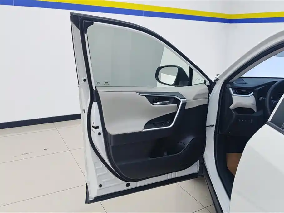 Toyota RAV4 Rongfang 2020 Hybrid 2.5L E-CVT 4WD Elite PLUS фото 7