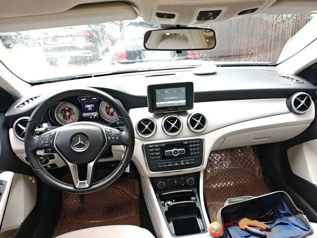 Mercedes-Benz GLA 2015 2015 GLA 200 Dynamic