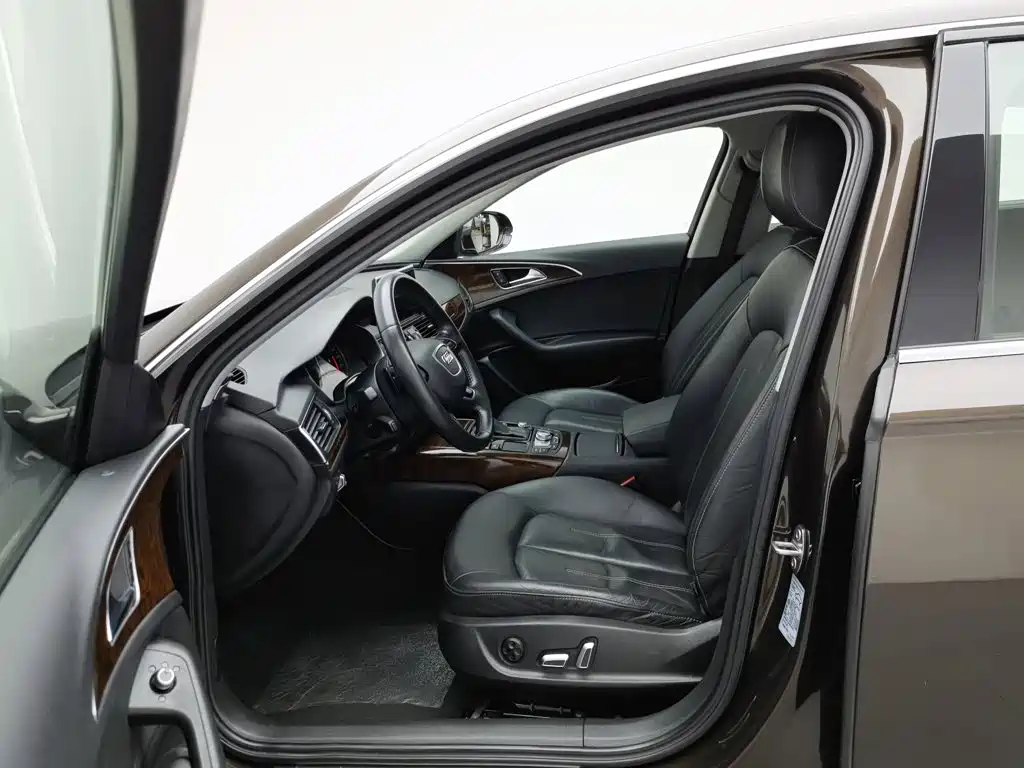 Фото 10 - Audi A6L