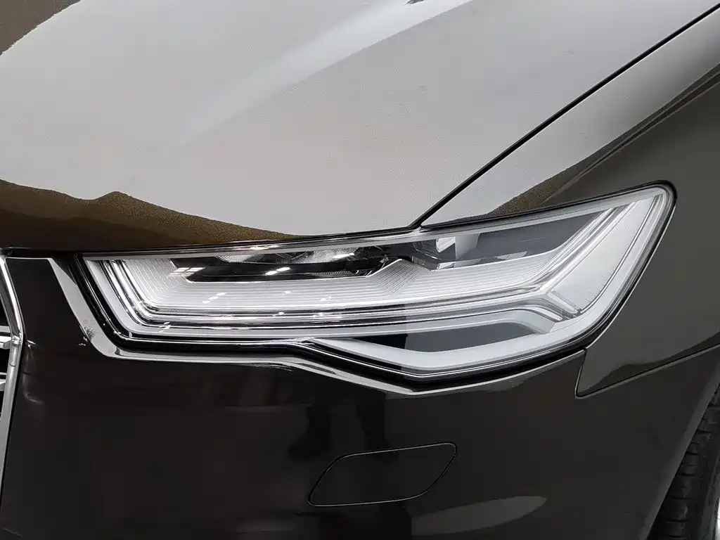 Фото 7 - Audi A6L