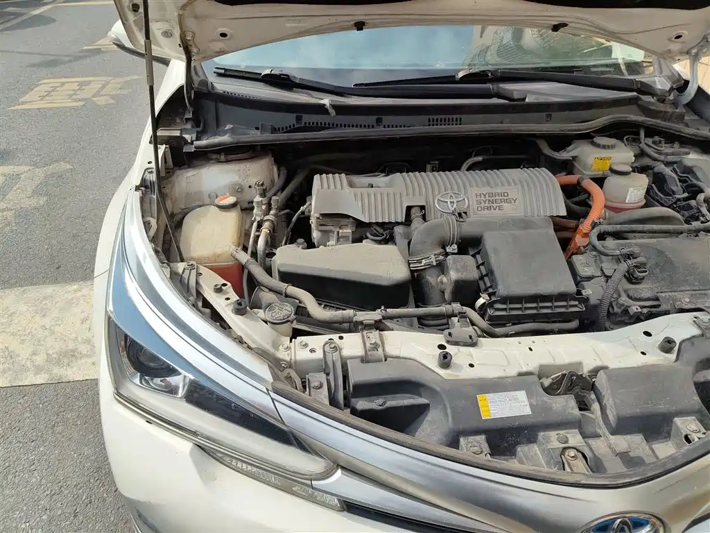 Toyota Corolla 2016 Hybrid 1.8L E-CVT Leading Edition фото 21