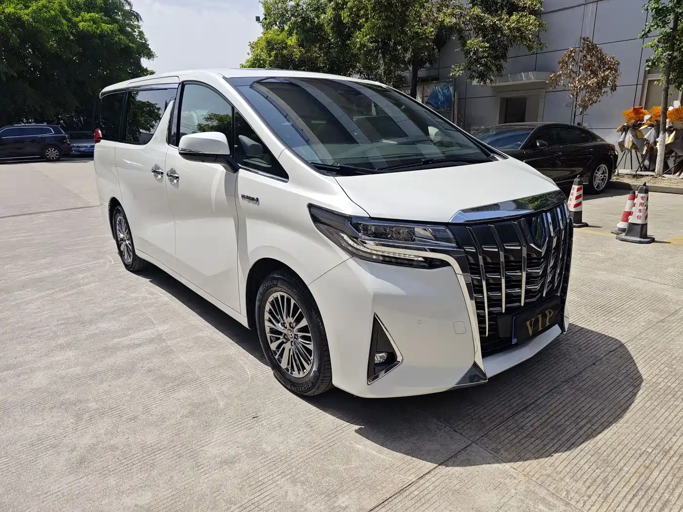 Toyota Alphard 2020 Hybrid 2.5L Premium Edition фото 38