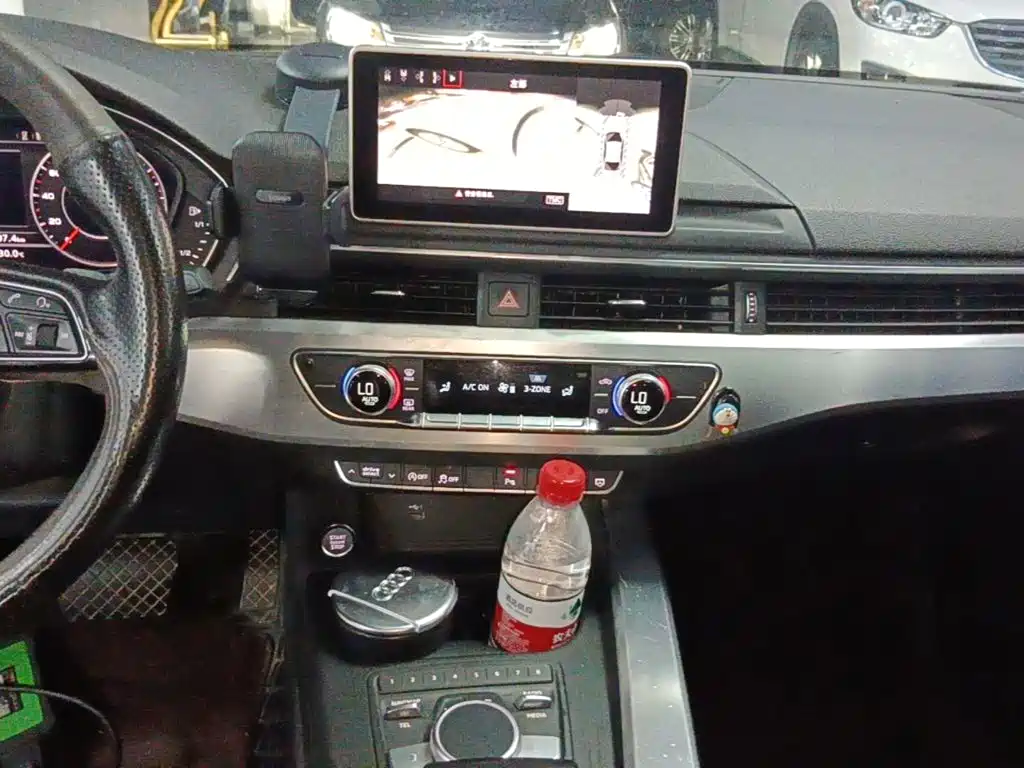 Фото 13 - Audi A4L
