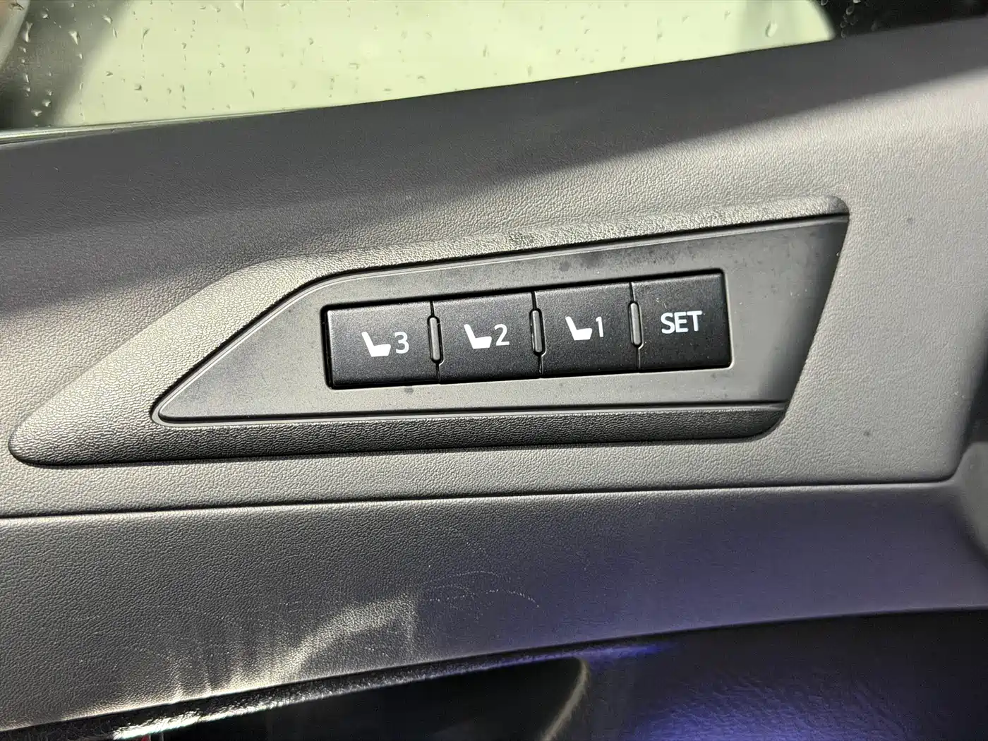 Toyota Alphard 2021 Hybrid 2.5L Luxury фото 18