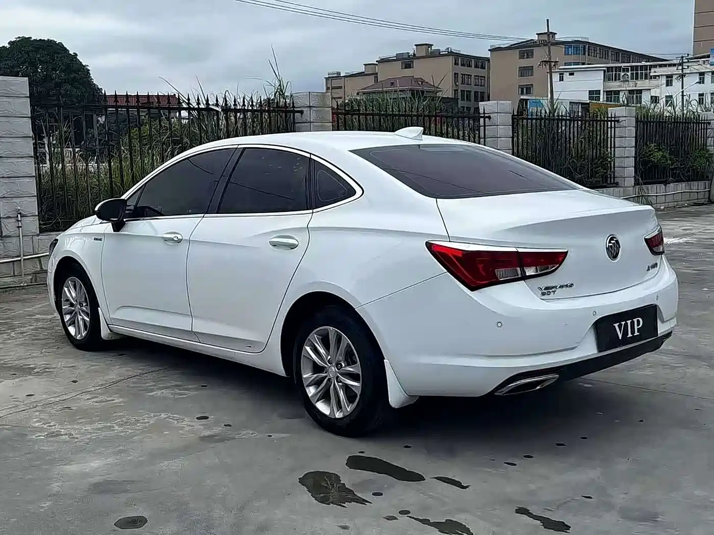 Photo 4 - Buick Verano