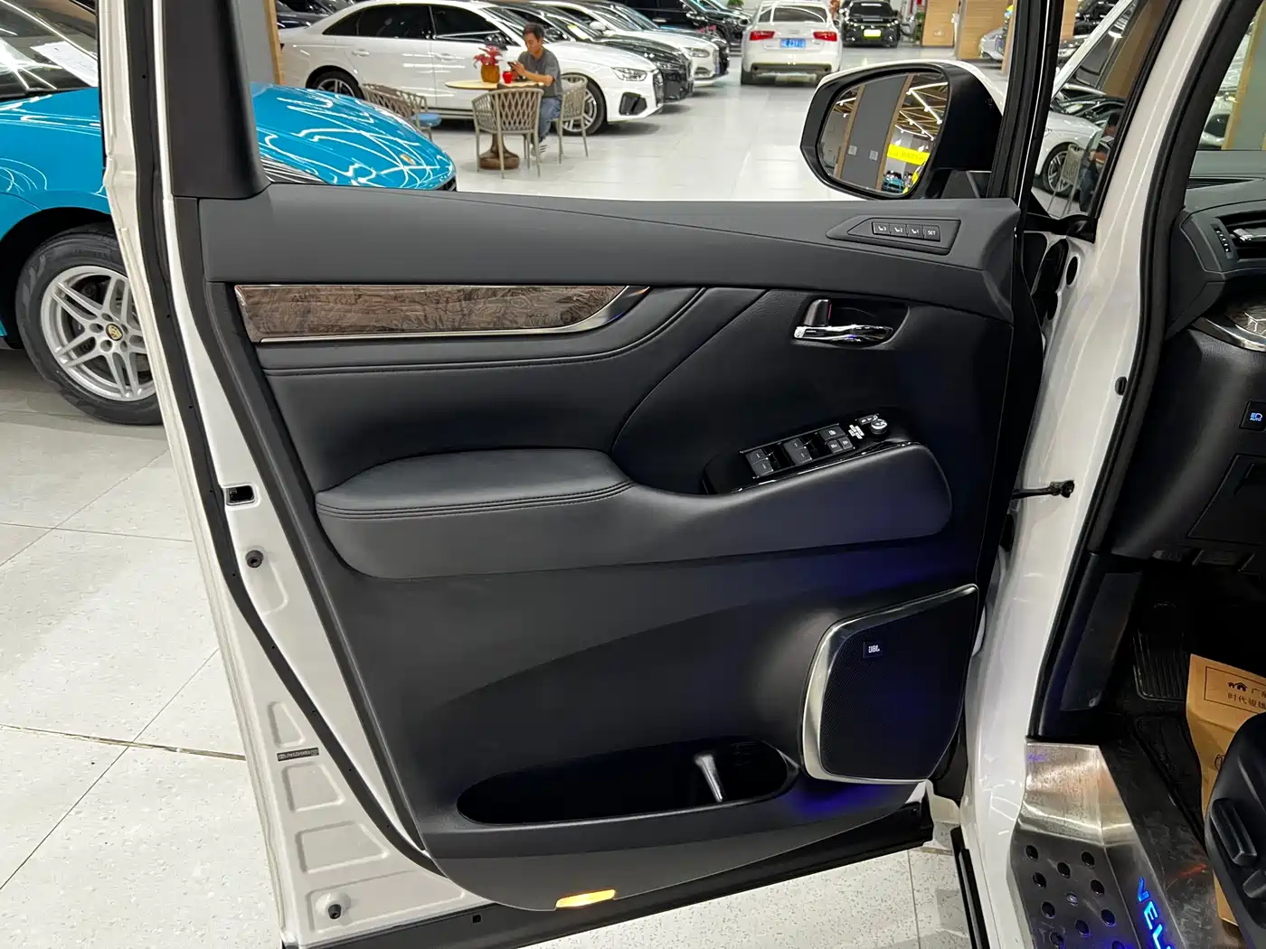 Toyota Vellfire 2021 Crown Hybrid 2.5L HV Supreme Edition фото 12