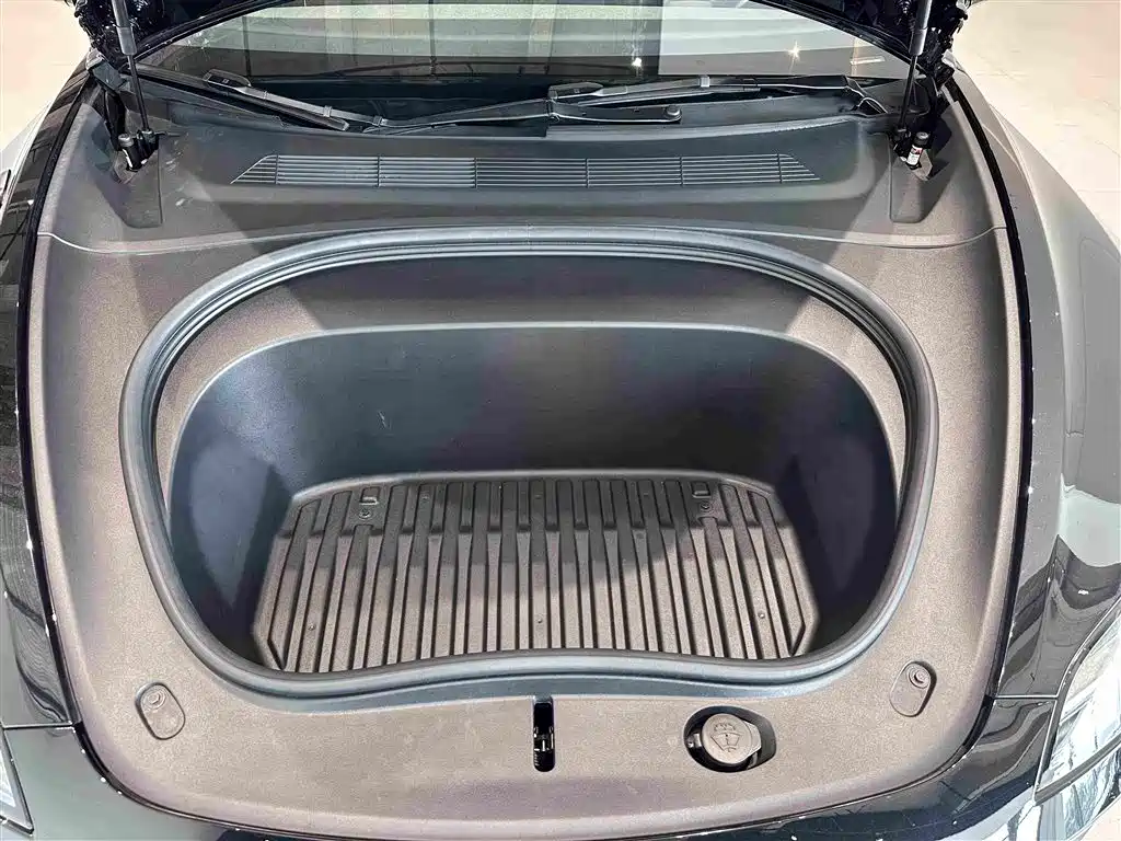 Tesla Model 3 2026 2025 Model Year Facelift Long Range All-Wheel Drive