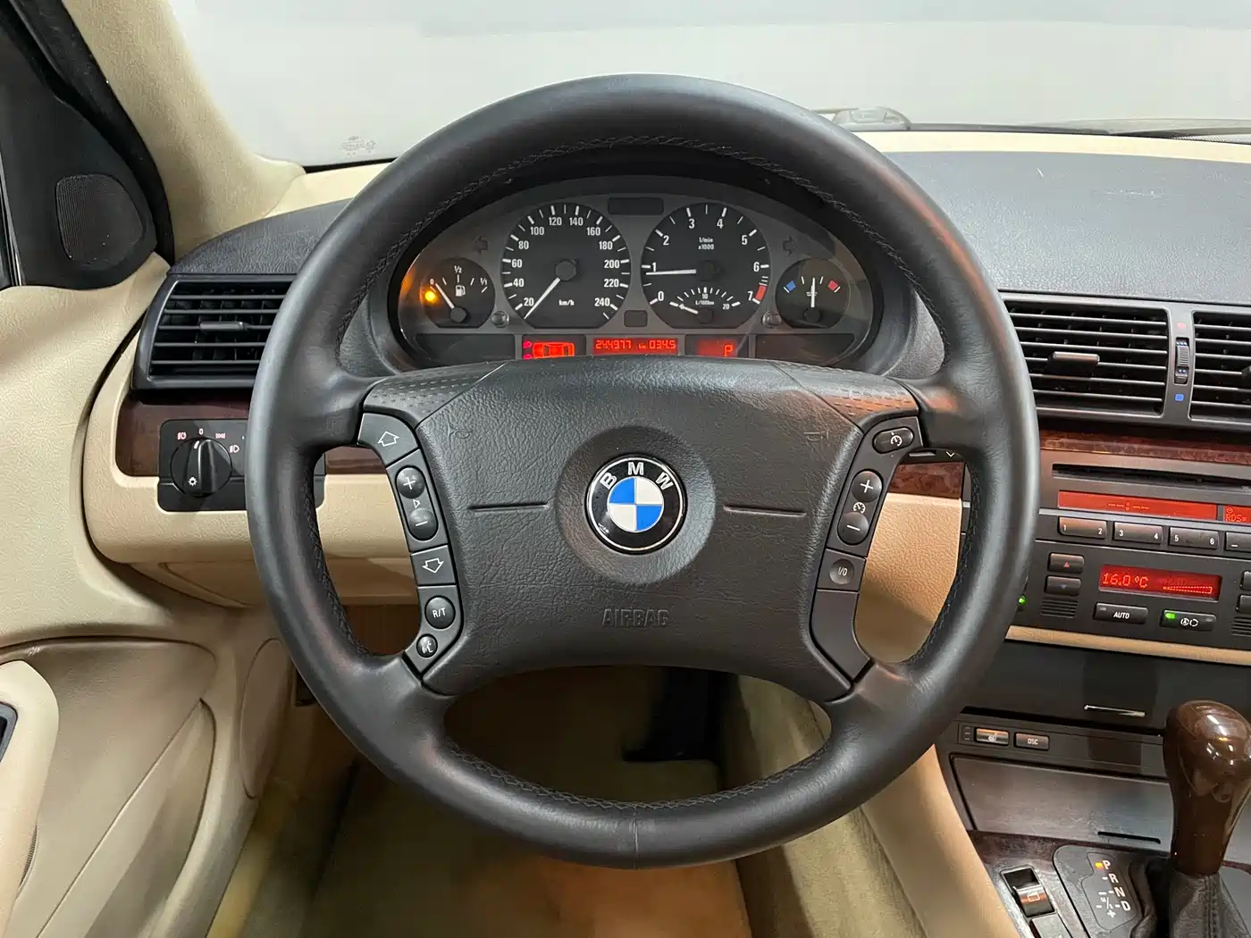 BMW 3 Series 2004 318i фото 12