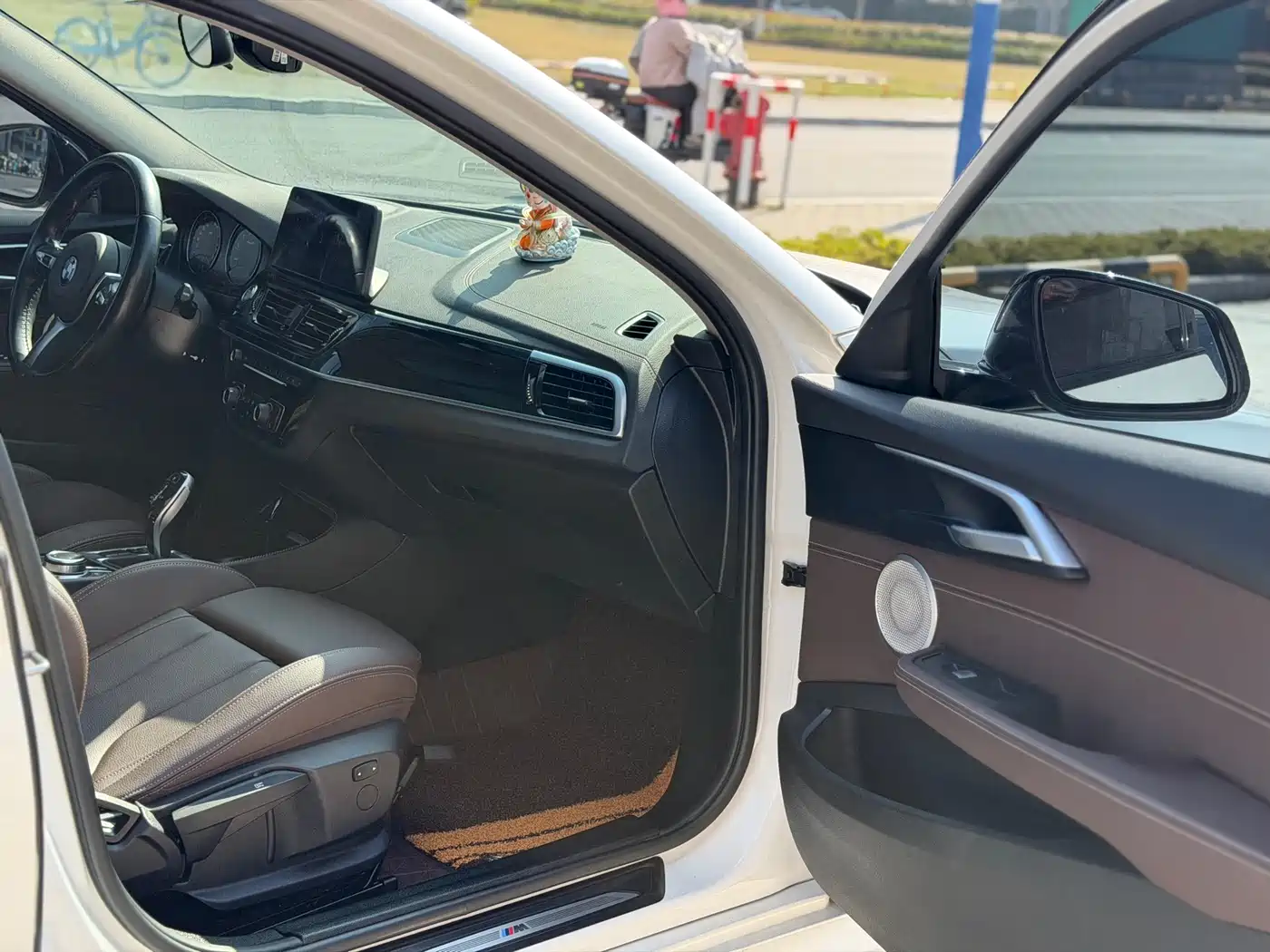 BMW 1 Series 2023 125i M Sport Shadow Edition фото 11