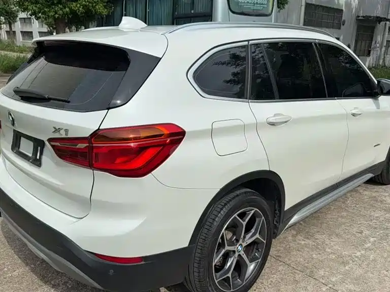 BMW X1 2016 sDrive18Li Luxury Model фото 6