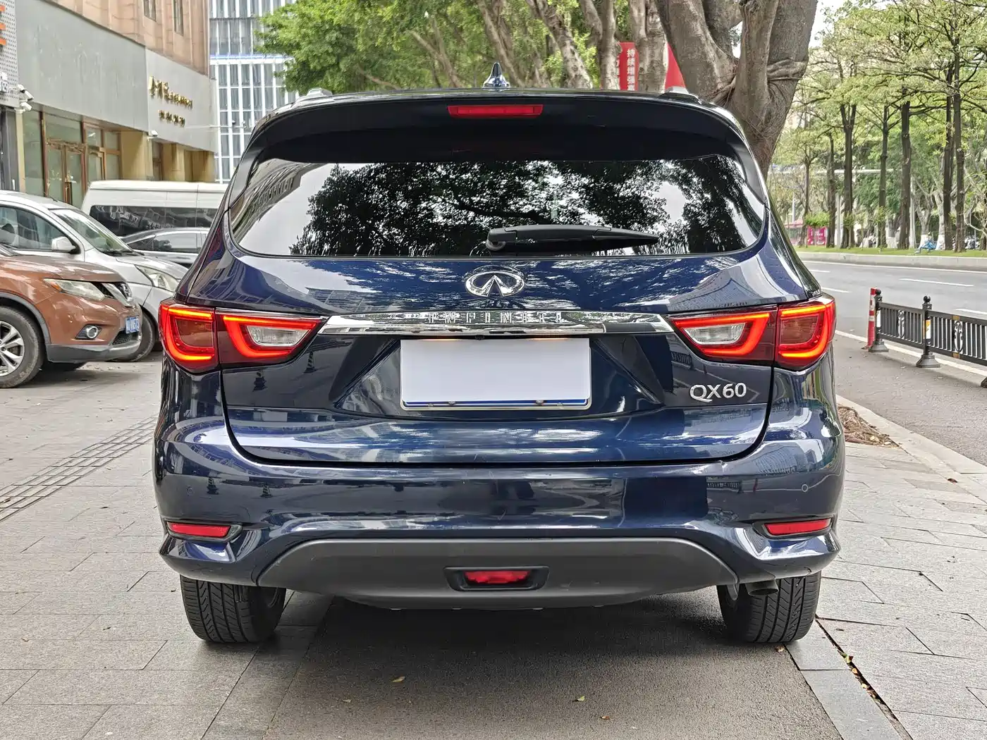 Infiniti QX60 (Import) 2018 2.5 S/C Hybrid FWD Champion Family Edition фото 20