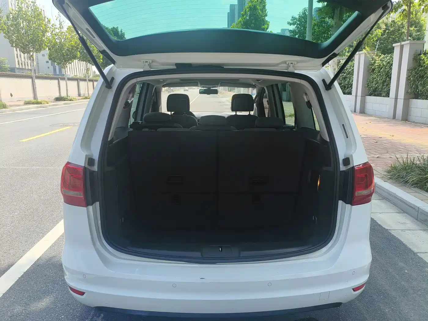 Photo 19 - Volkswagen Sharan