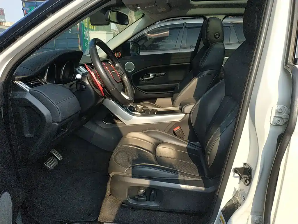 Photo 7 - Land Rover Range Rover Evoque