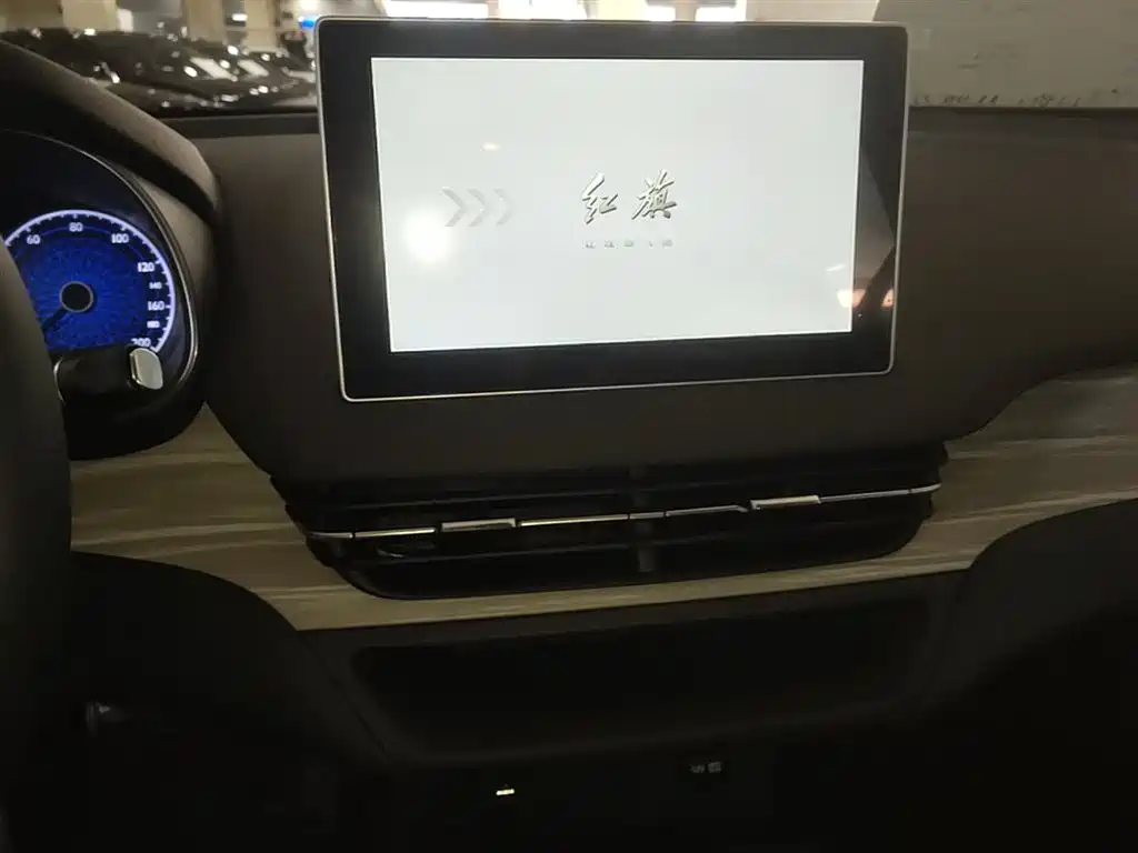 Hongqi E-QM5 2025 Model 500km Travel Edition фото 13