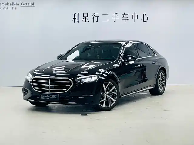 Mercedes-Benz E E 300 L, Стиль