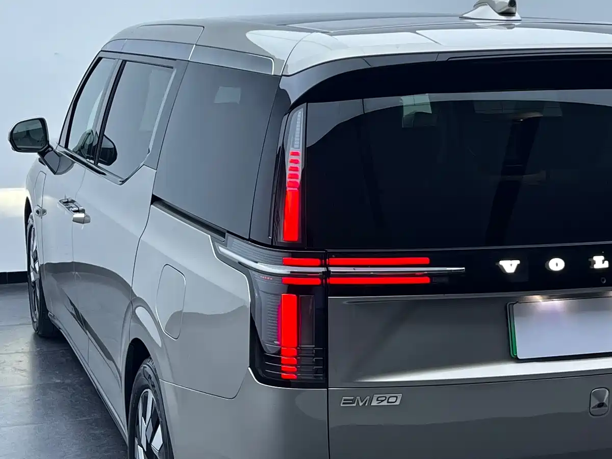 Volvo EM90 2024 2025 Ultra Six-Seater