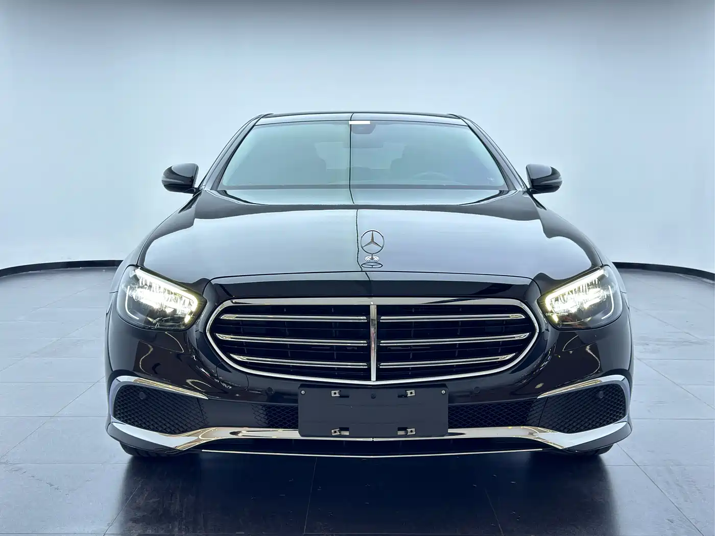 Mercedes-Benz E-Class 2022 E 260 L фото 2