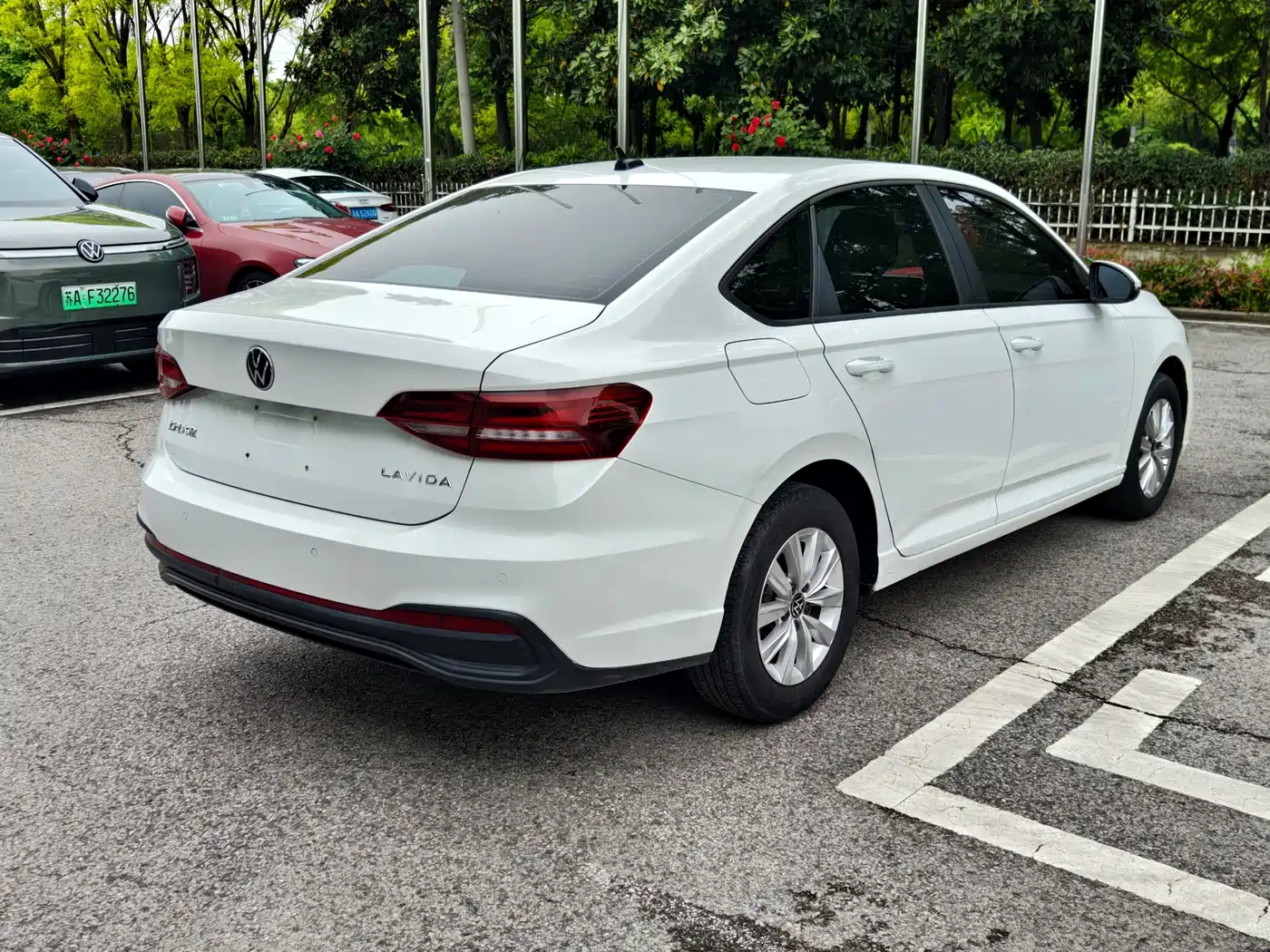 Volkswagen Lavida 2023 Facelift 1.5L Auto Comfort Edition фото 9