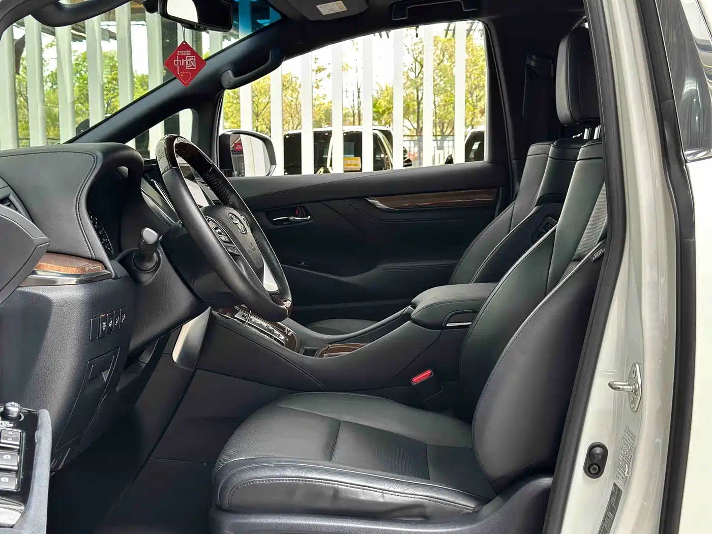Toyota Alphard 2015 3.5L Premium Edition фото 8