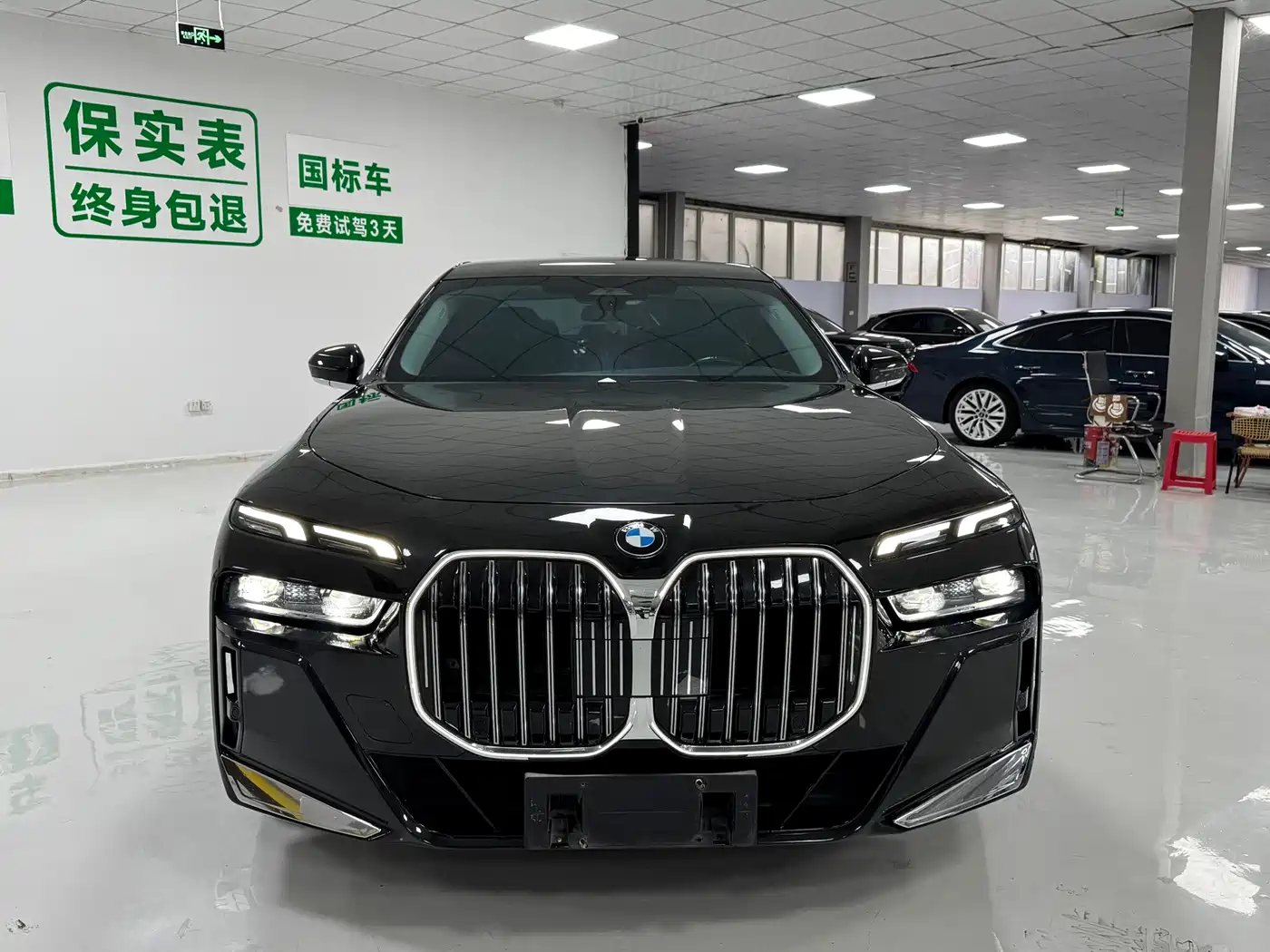 Photo 2 - BMW 7 Series