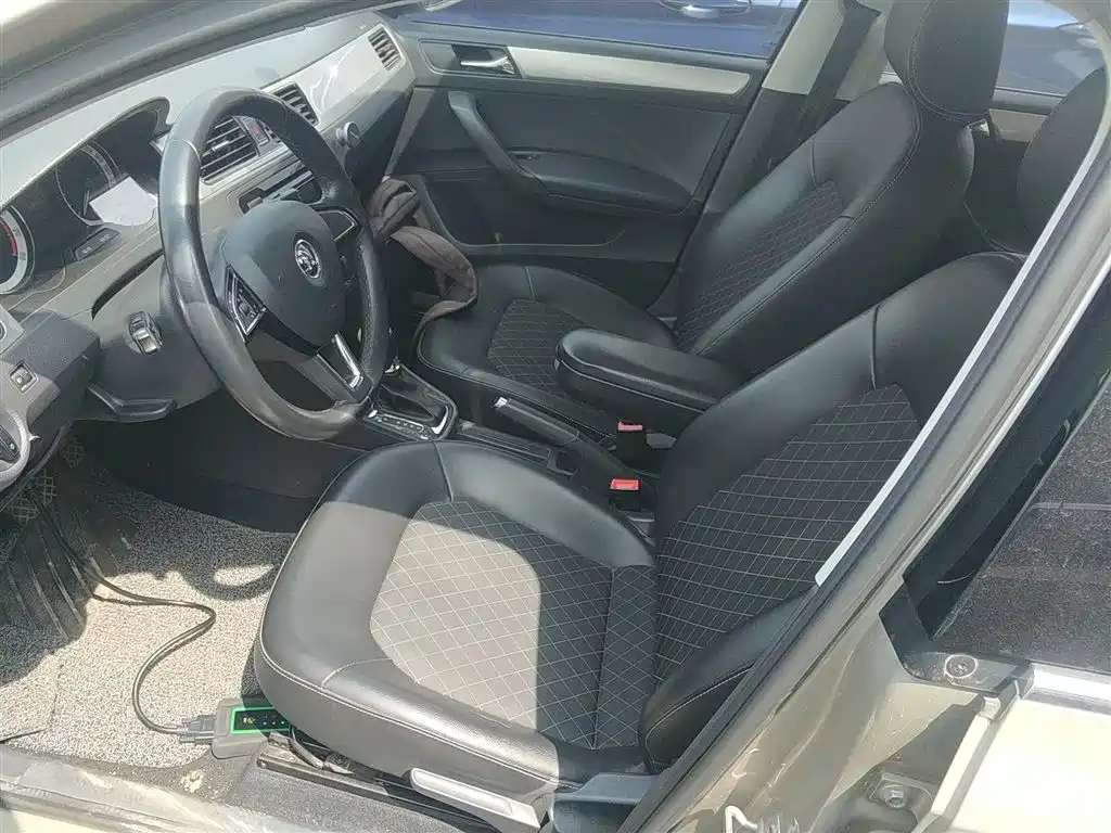 Škoda Rapid 2018 1.6L Automatic Comfort Edition фото 11