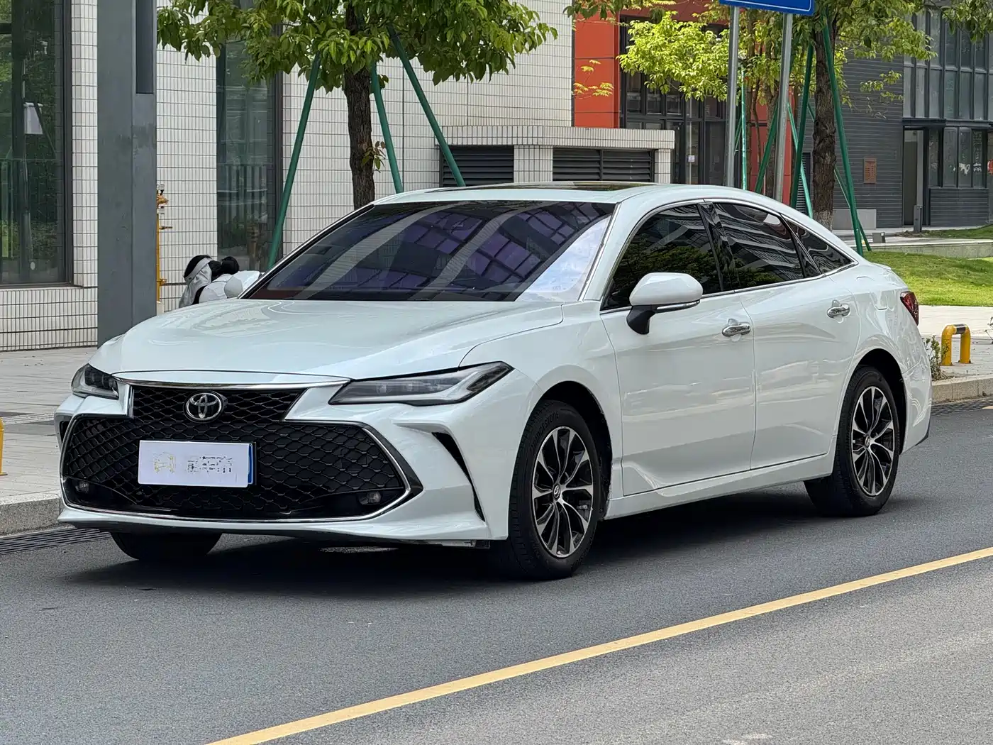 Toyota Avalon 2022 2.5L Luxury Edition фото 3