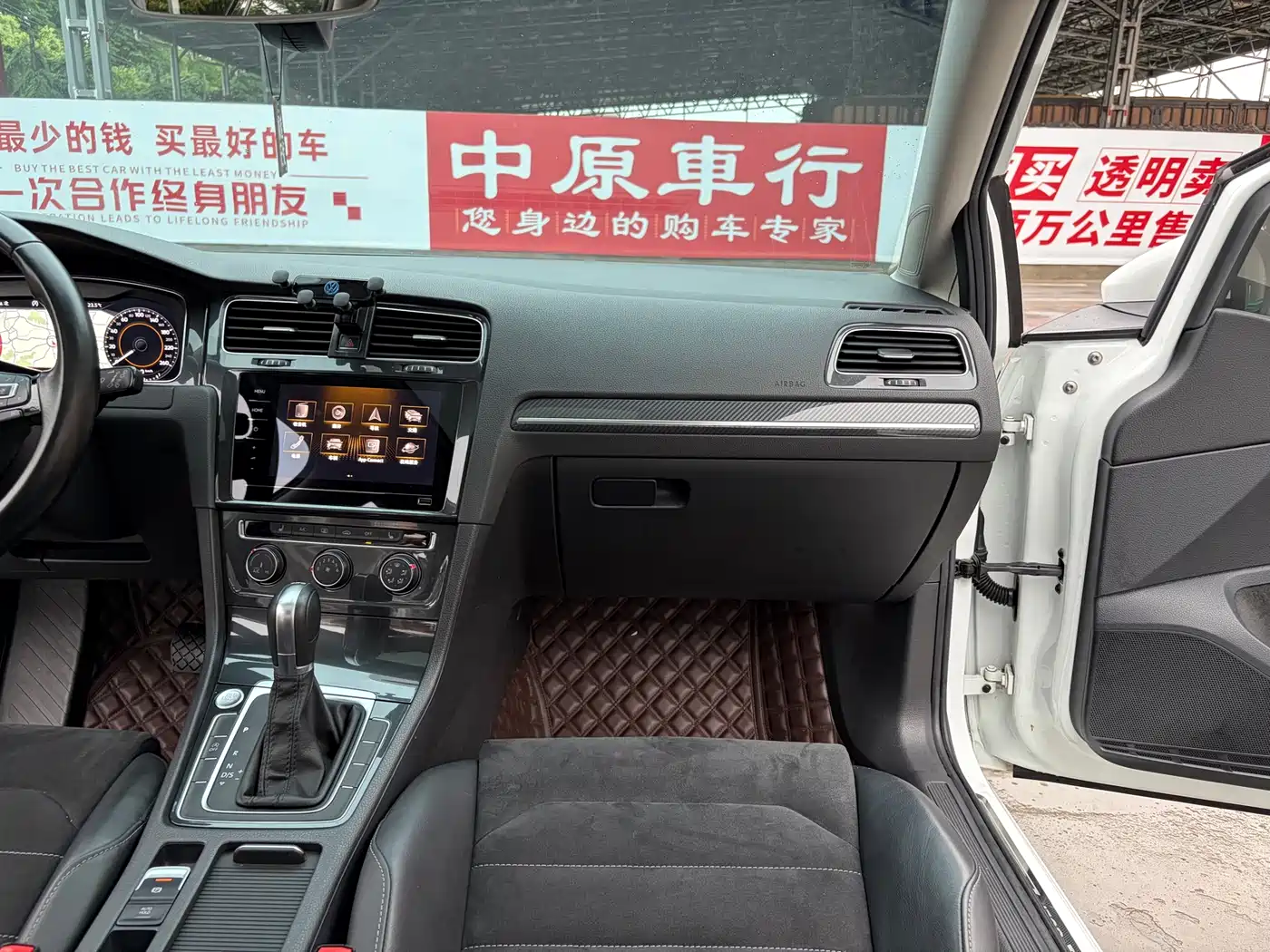 Volkswagen Golf 2020 Beloved Edition 280TSI DSG Luxury фото 11