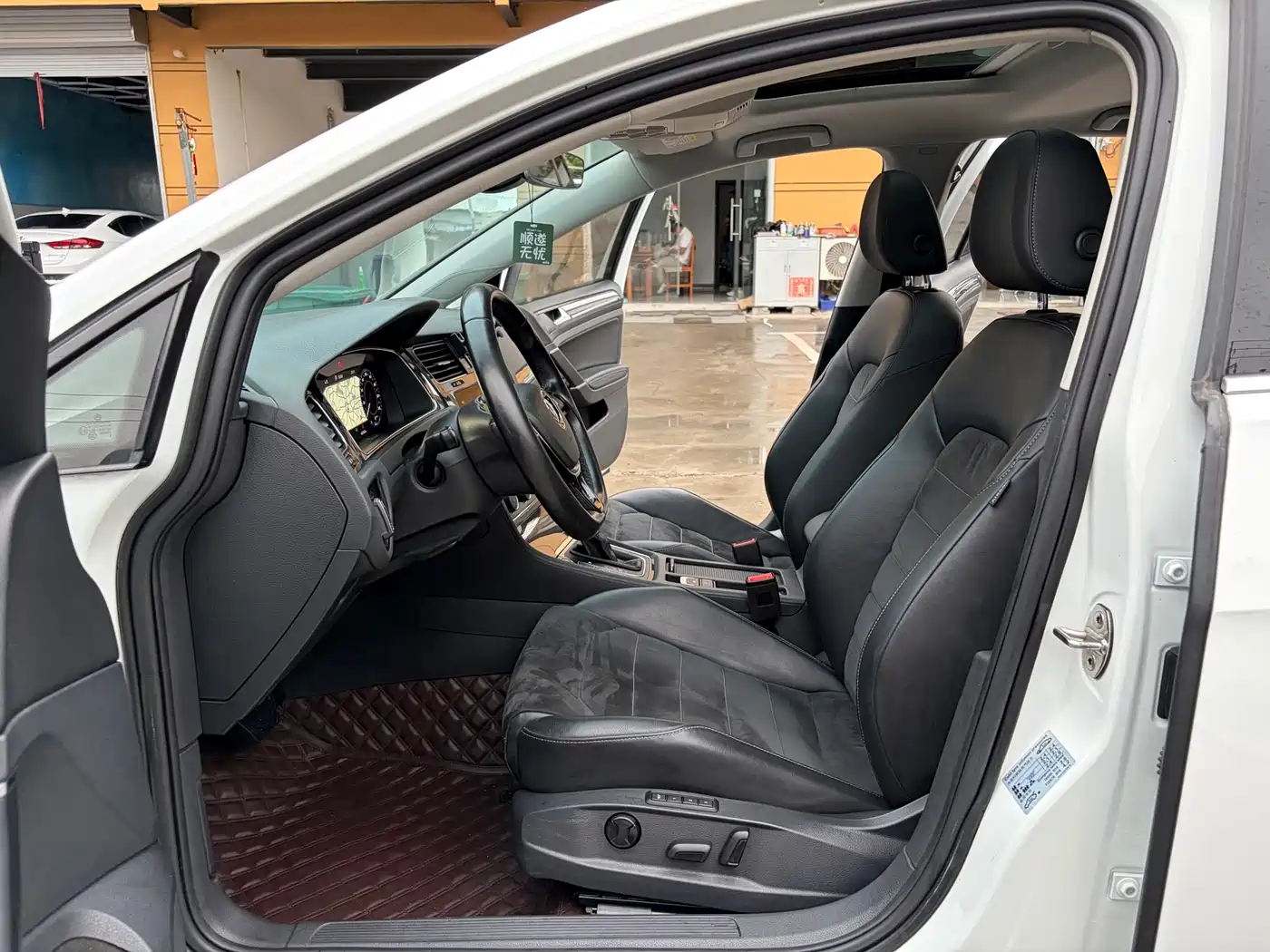 Volkswagen Golf 2020 Beloved Edition 280TSI DSG Luxury фото 5