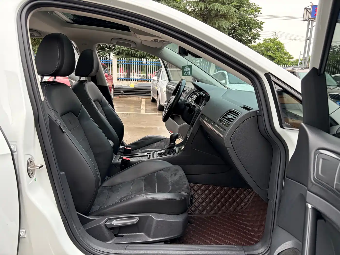 Volkswagen Golf 2020 Beloved Edition 280TSI DSG Luxury фото 6
