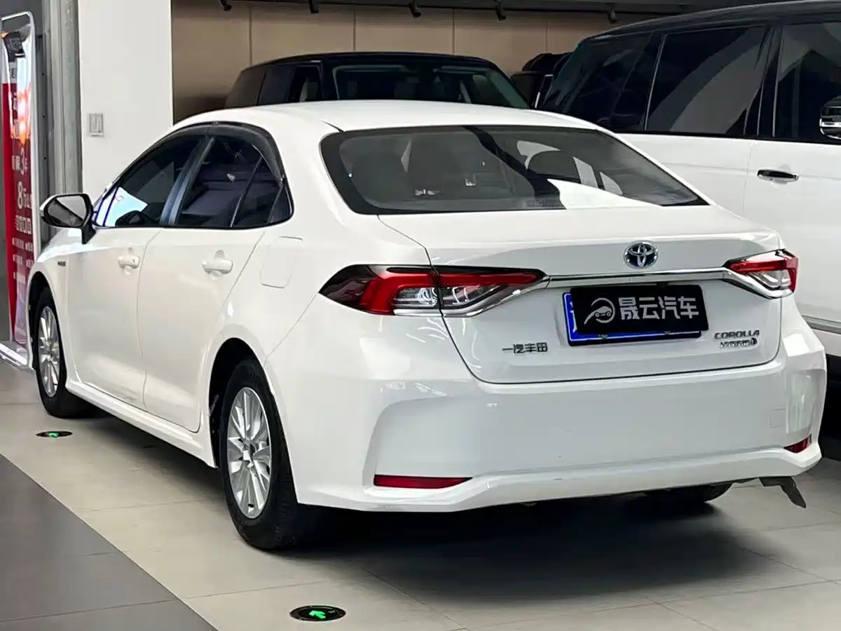 Фото 9 - Toyota Corolla