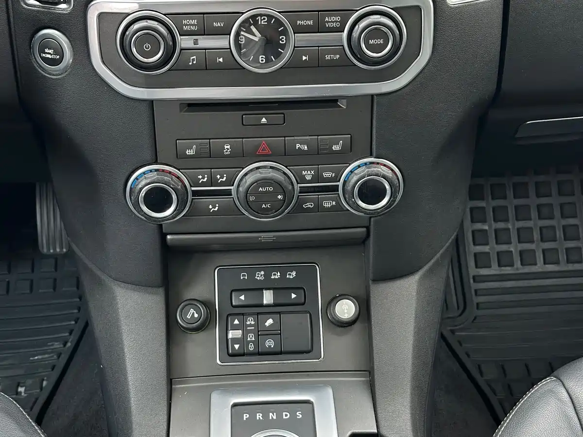 Land Rover Discovery 2015 3.0 SC V6 SE фото 11