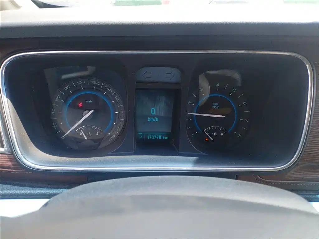 Buick GL8 2015 2.4L Luxury Business Exclusive Edition фото 12