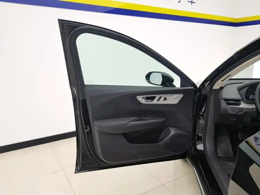 Hongqi E-QM5 2025 2024 Model 610km PLUS