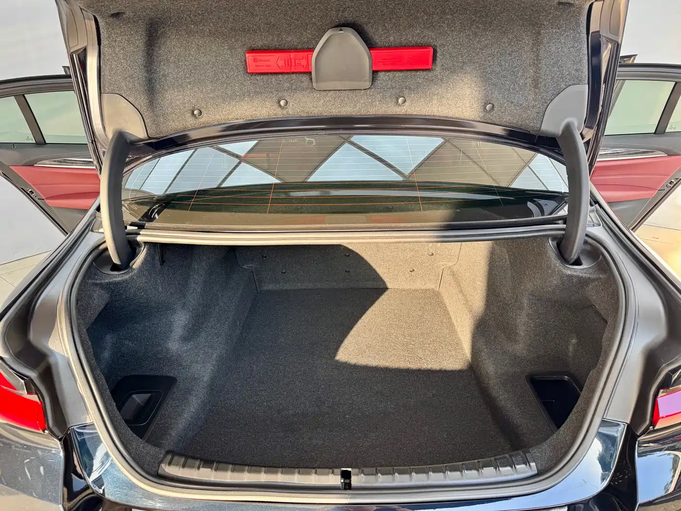 BMW 5 Series 2022 Model Second Facelift 525Li M Sport Package фото 25