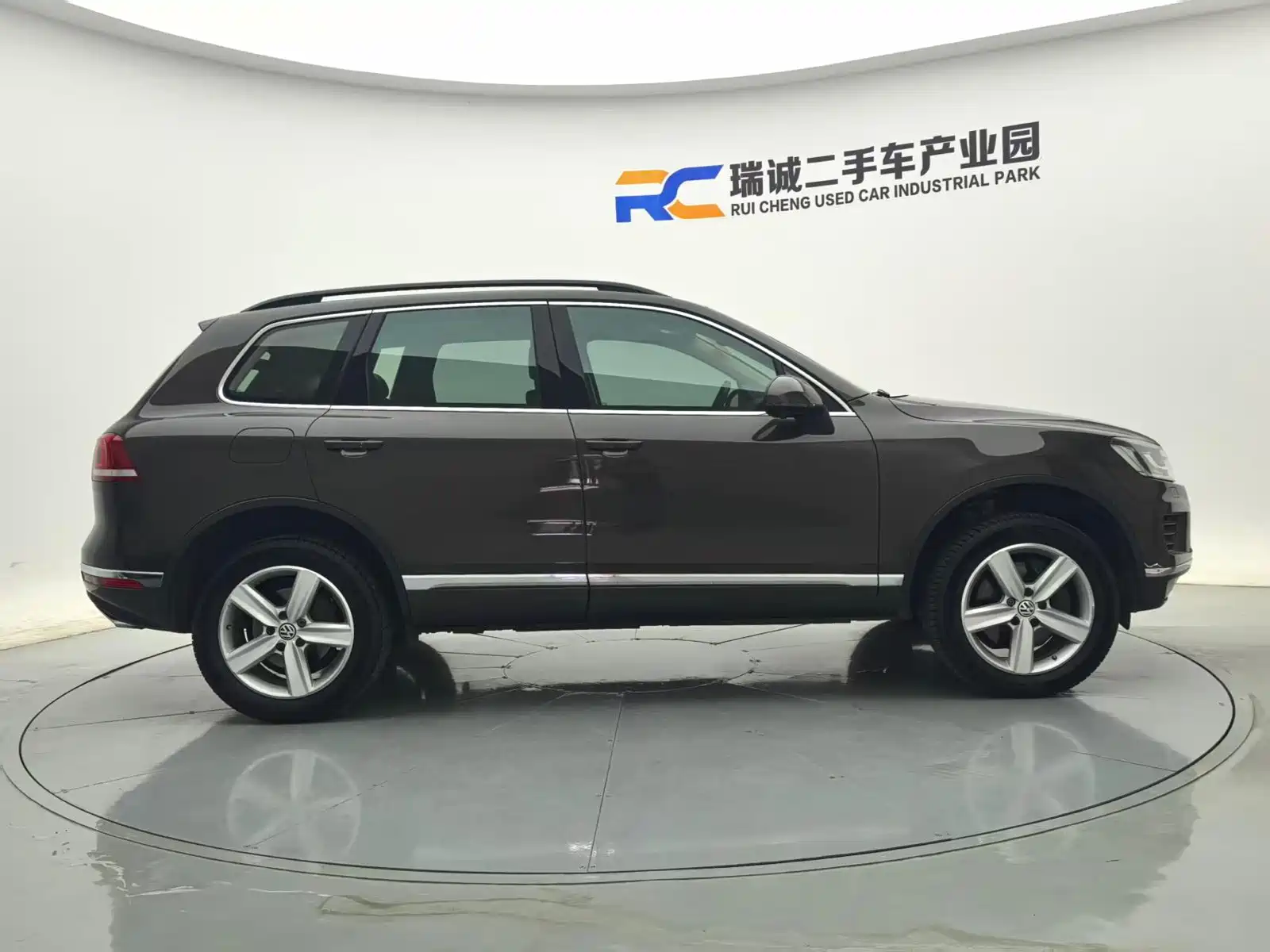 Фото 4 - Volkswagen Touareg