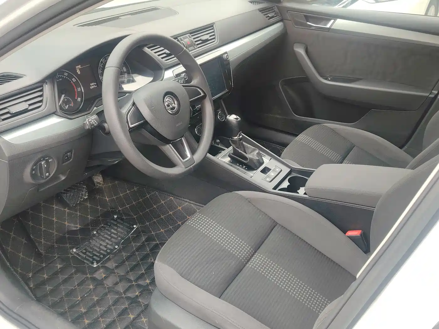 Škoda Superb 2016 TSI280 DSG Advance Edition фото 6