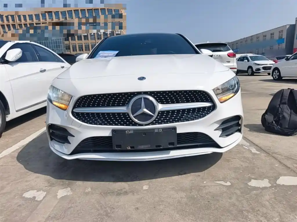 Mercedes-Benz A-Class 2019 A 180 L Sport Sedan фото 3