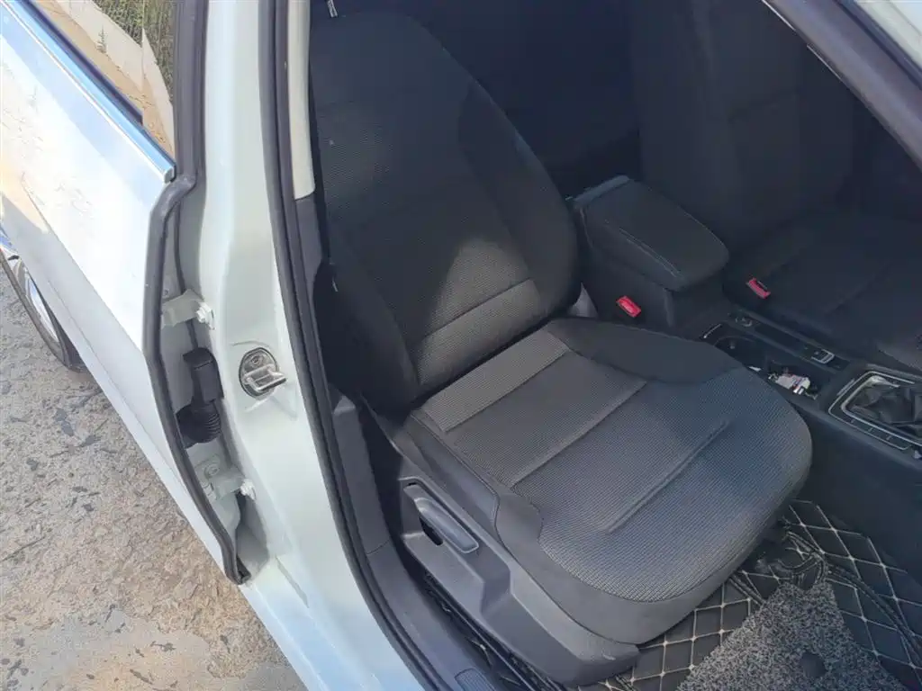 Volkswagen Golf 2018 1.6L Automatic Comfort фото 20
