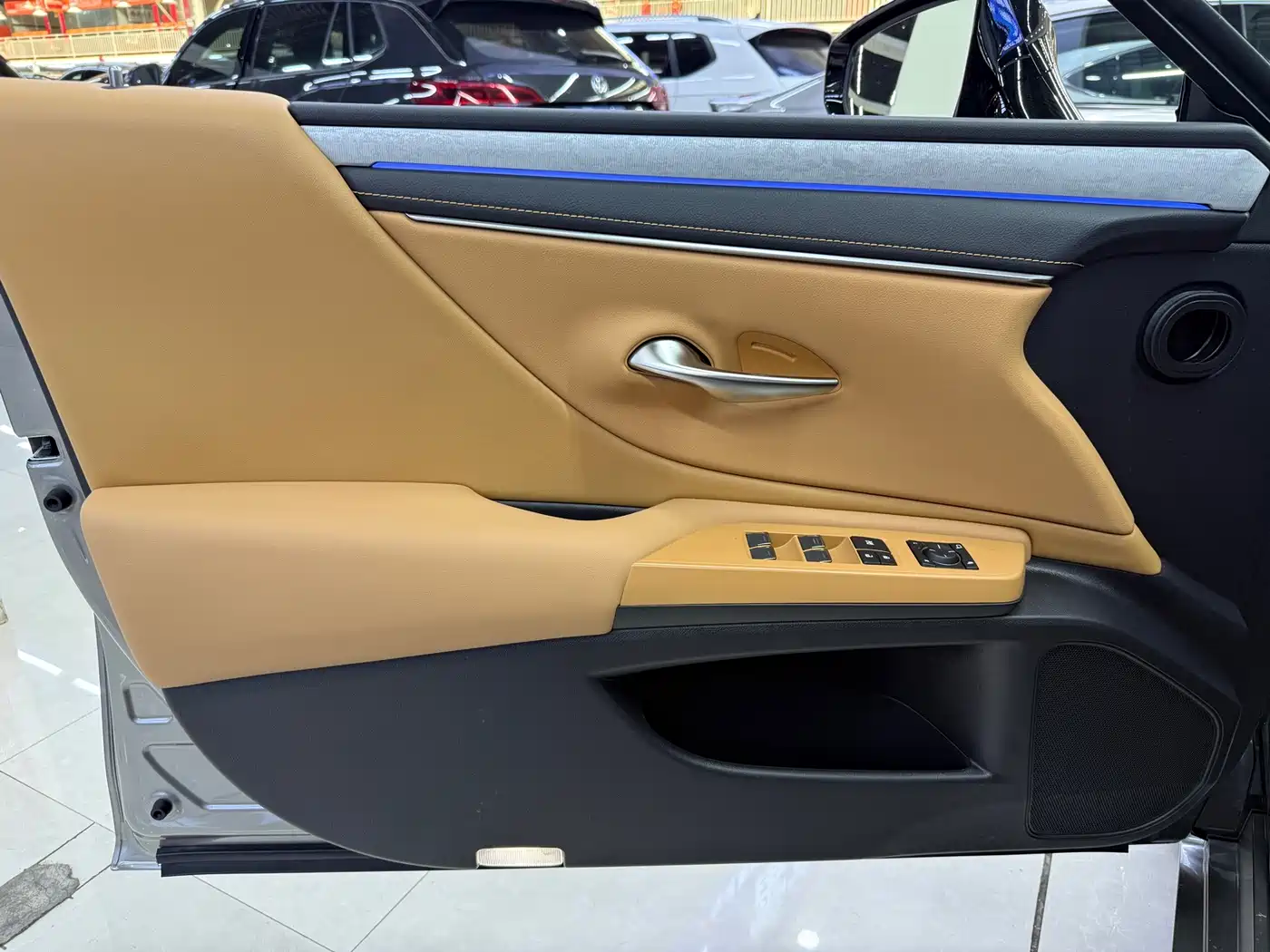 Lexus ES 2025 2025 300h Ultimate Edition