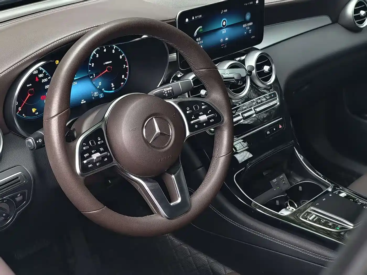 Mercedes-Benz GLC 2021 GLC 260 L 4MATIC Sporty фото 5