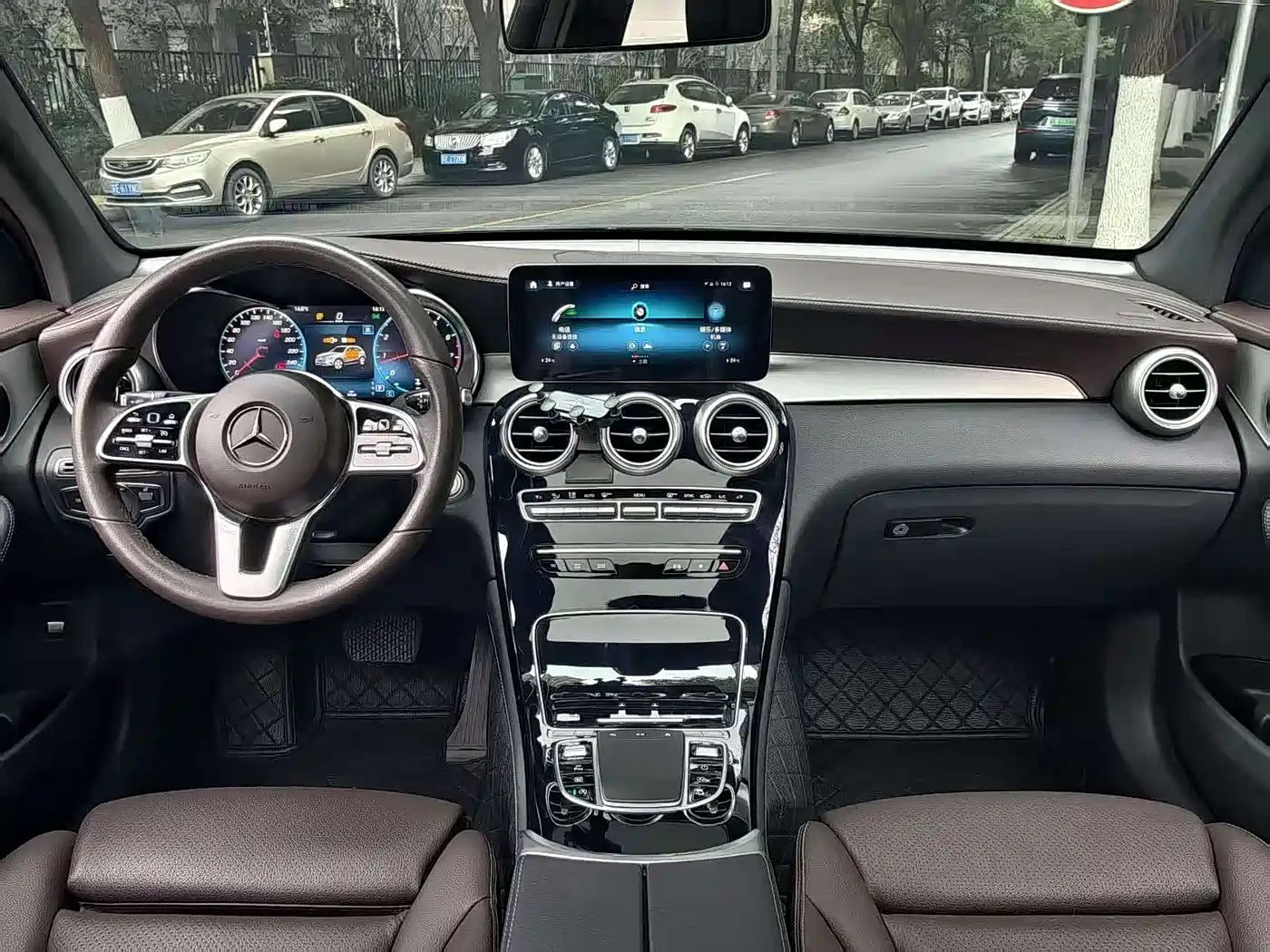 Mercedes-Benz GLC 2021 GLC 260 L 4MATIC Sporty фото 6