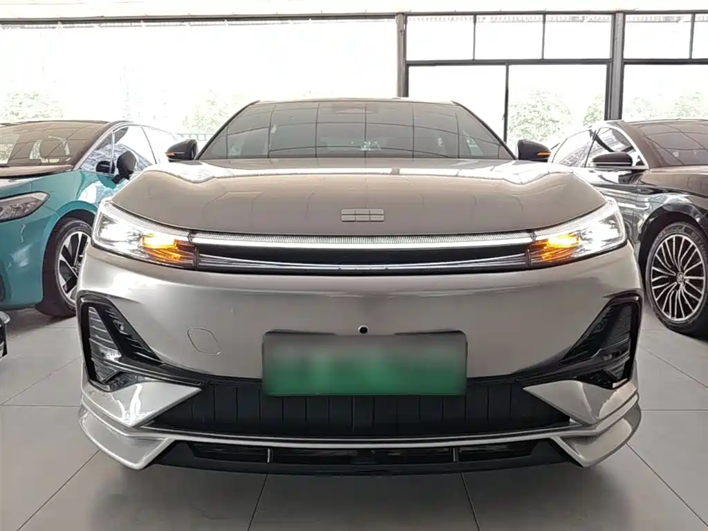 Geely Galaxy Galaxy A7 2025 EM-i 150km Long Voyage Edition фото 3