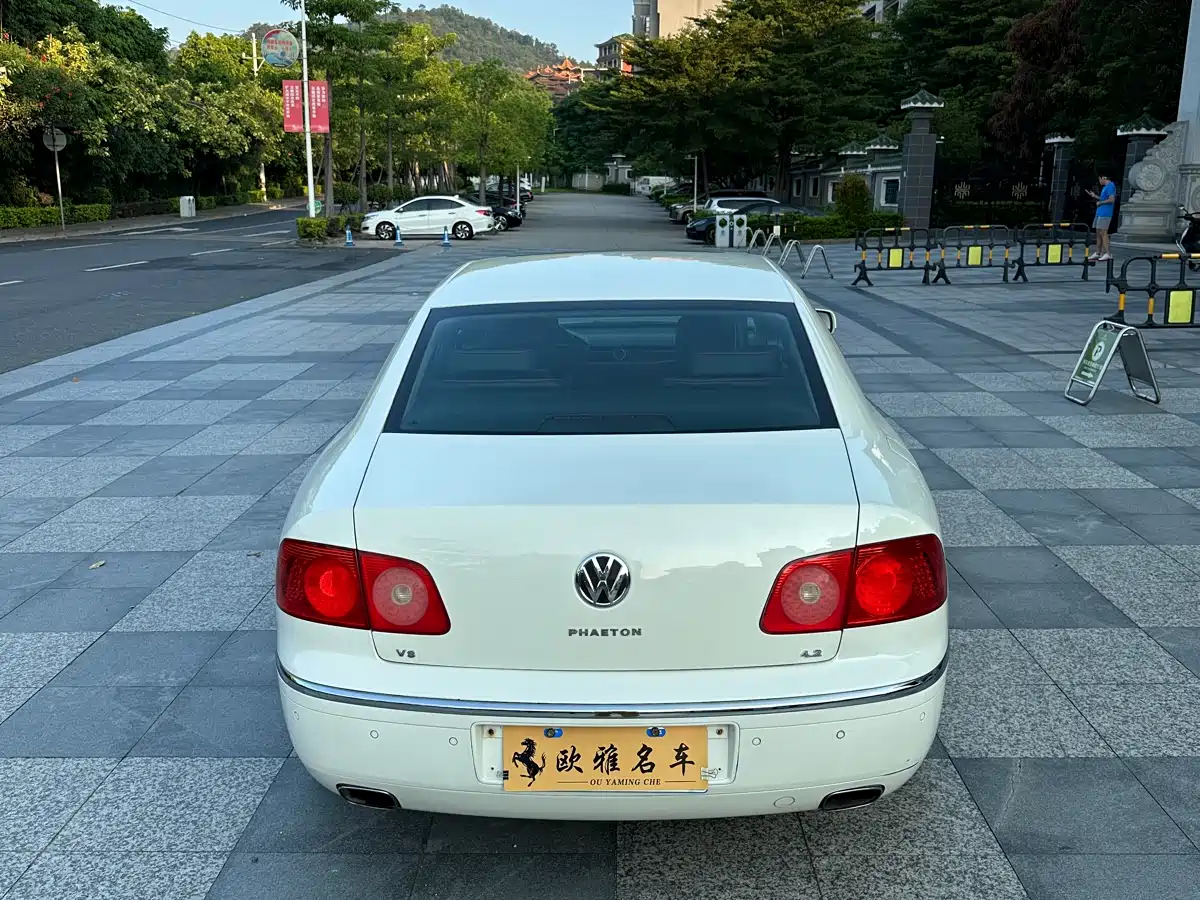 Volkswagen Phaeton 2008 2006 4.2L V8 4-seater Luxury
