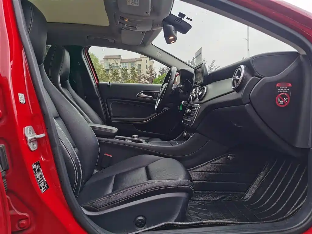 Mercedes-Benz GLA 2015 GLA 220 4MATIC Luxury фото 4