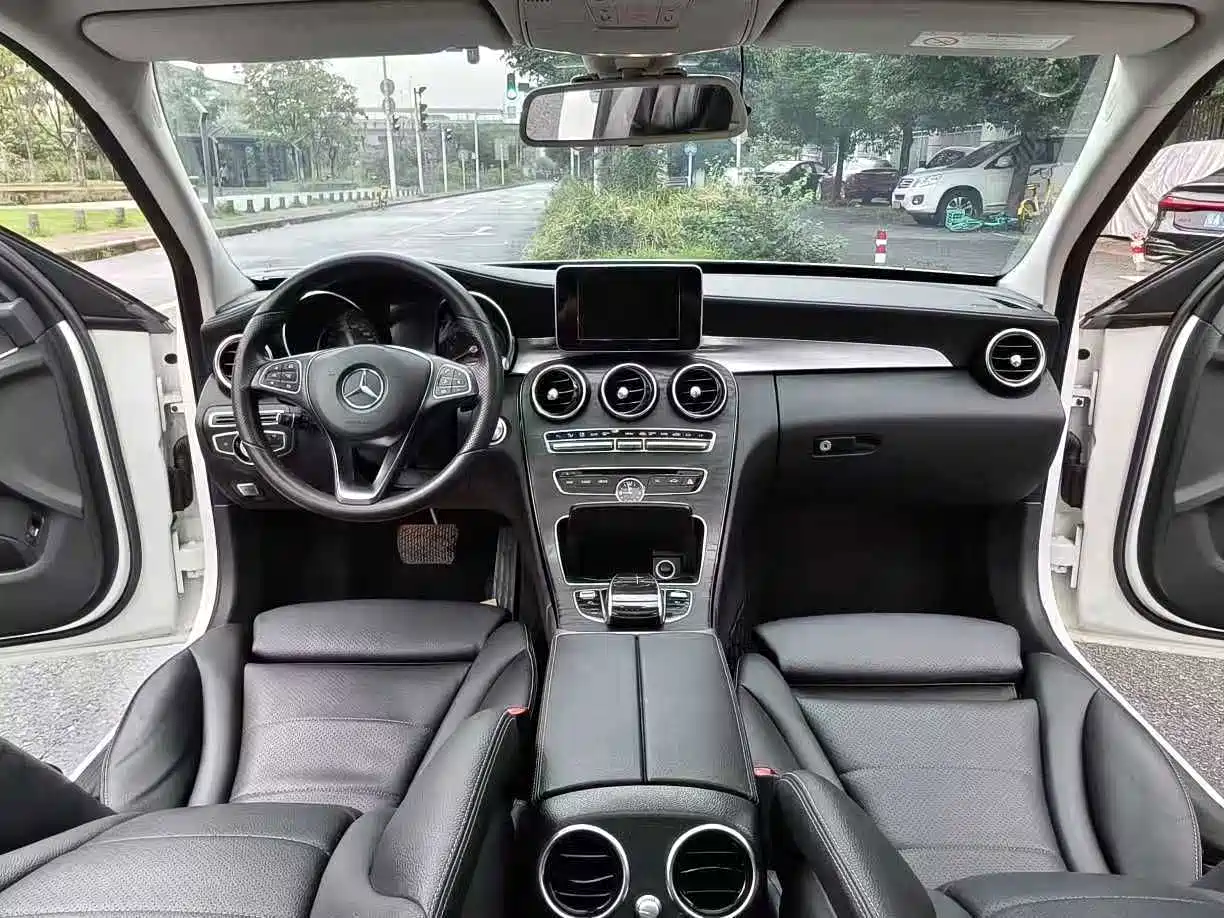 Фото 11 - Mercedes-Benz C-Class