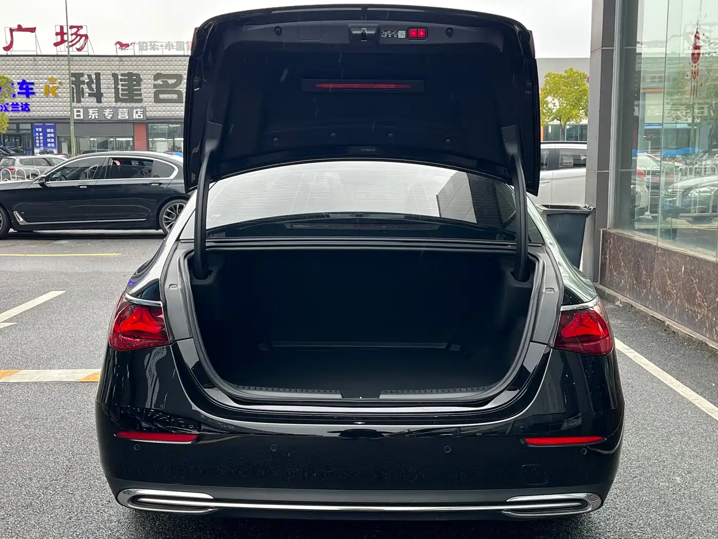 Mercedes-Benz E-Class 2024 Model E 300 L Luxury фото 13