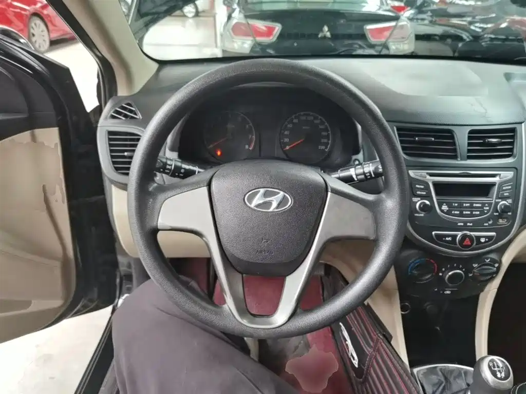 Hyundai Verna 2014 1.4L Manual Smart GLS фото 11
