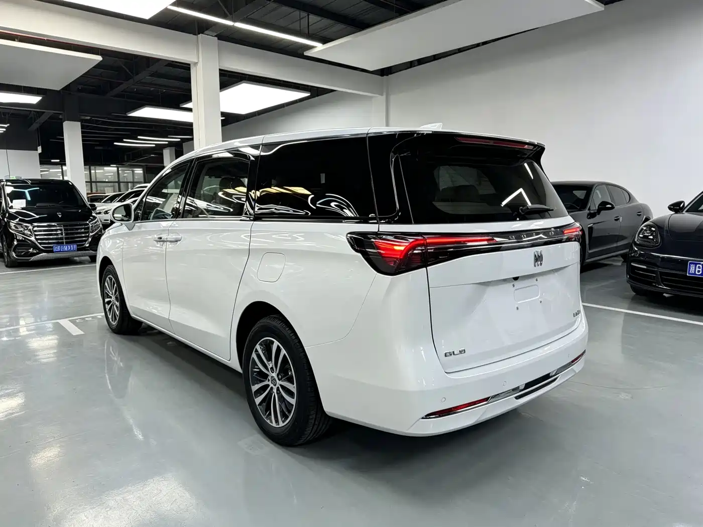 Buick GL8 2025 Land Business Class Comfort DG Edition фото 11