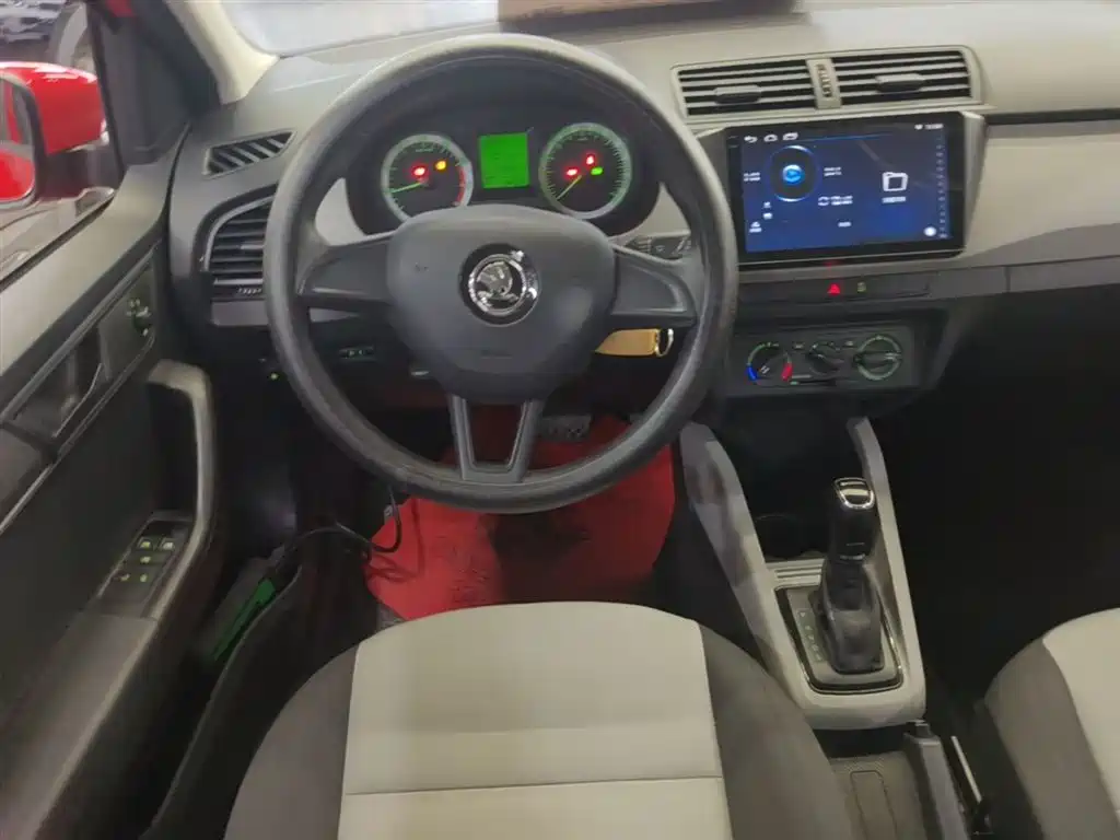 Škoda Fabia 2017 1.4L Auto Car Enjoy Edition фото 11