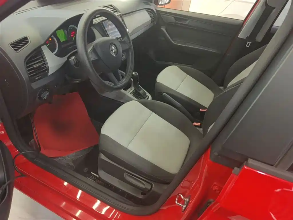 Škoda Fabia 2017 1.4L Auto Car Enjoy Edition фото 15